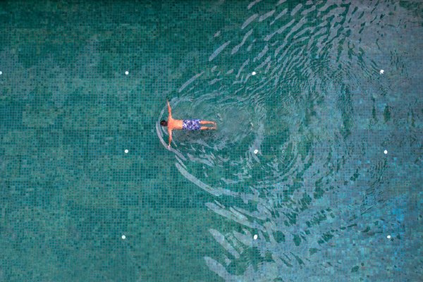 Illuminer sa porte avec une déco de guirlande lumineuse